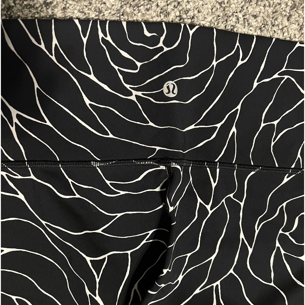 Lululemon Rose Patterned Wunder Under Leggings - … - image 4